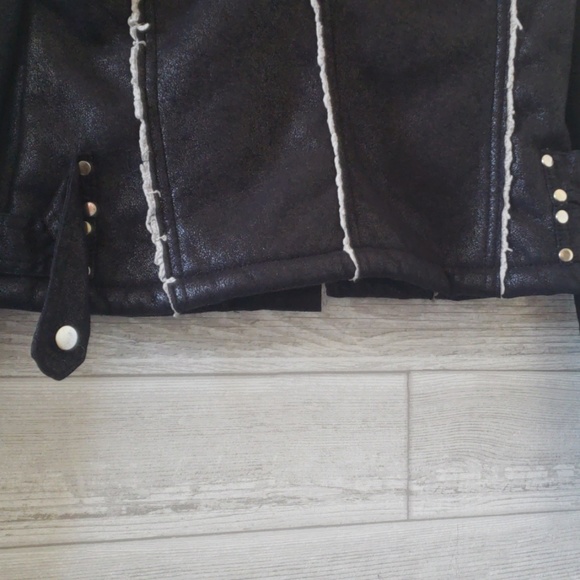 Jacket - Picture 4 of 4